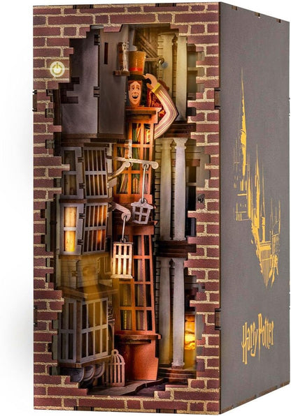 Harry Potter - Diagon Alley - Tiny Adventures Book Nook mini diorama