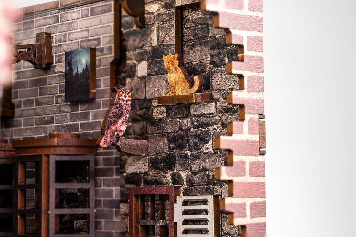 Harry Potter - Diagon Alley - Tiny Adventures Book Nook mini diorama