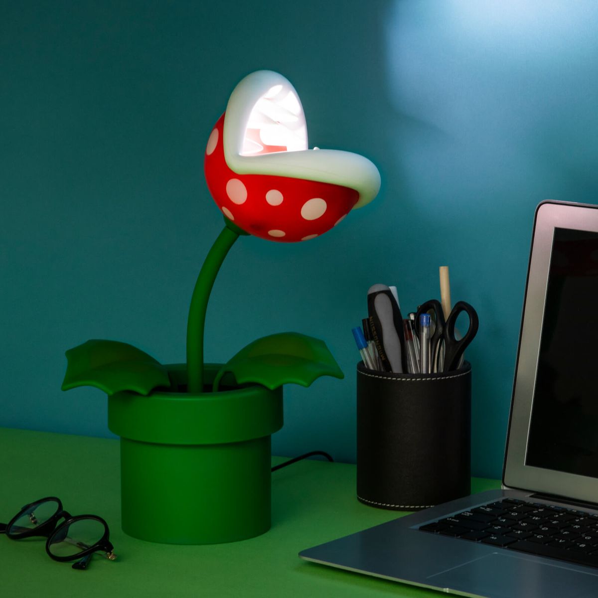 Super Mario - Piranha Plant - Table Lamp