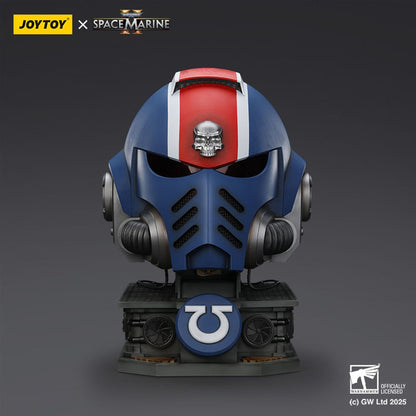 Warhammer 40,000 - Space Marine 2 Ultramarines Lieutenant Titus - replica helmet with stand