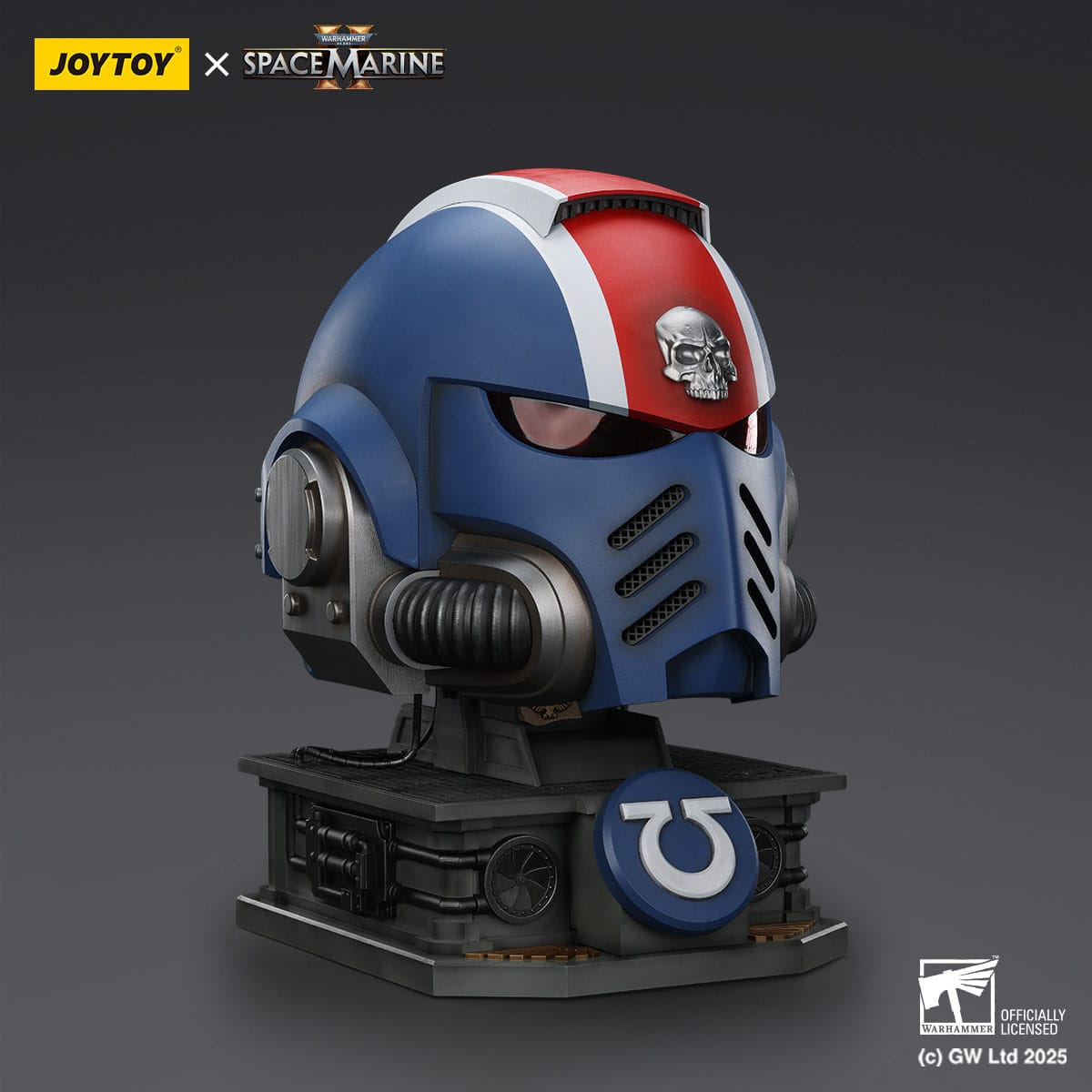 Warhammer 40,000 - Space Marine 2 Ultramarines Lieutenant Titus - replica helmet with stand