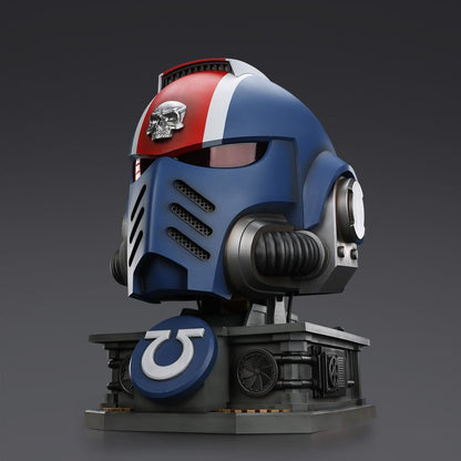 Warhammer 40,000 - Space Marine 2 Ultramarines Lieutenant Titus - replica helmet with stand