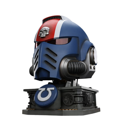 Warhammer 40,000 - Space Marine 2 Ultramarines Lieutenant Titus - replica helmet with stand