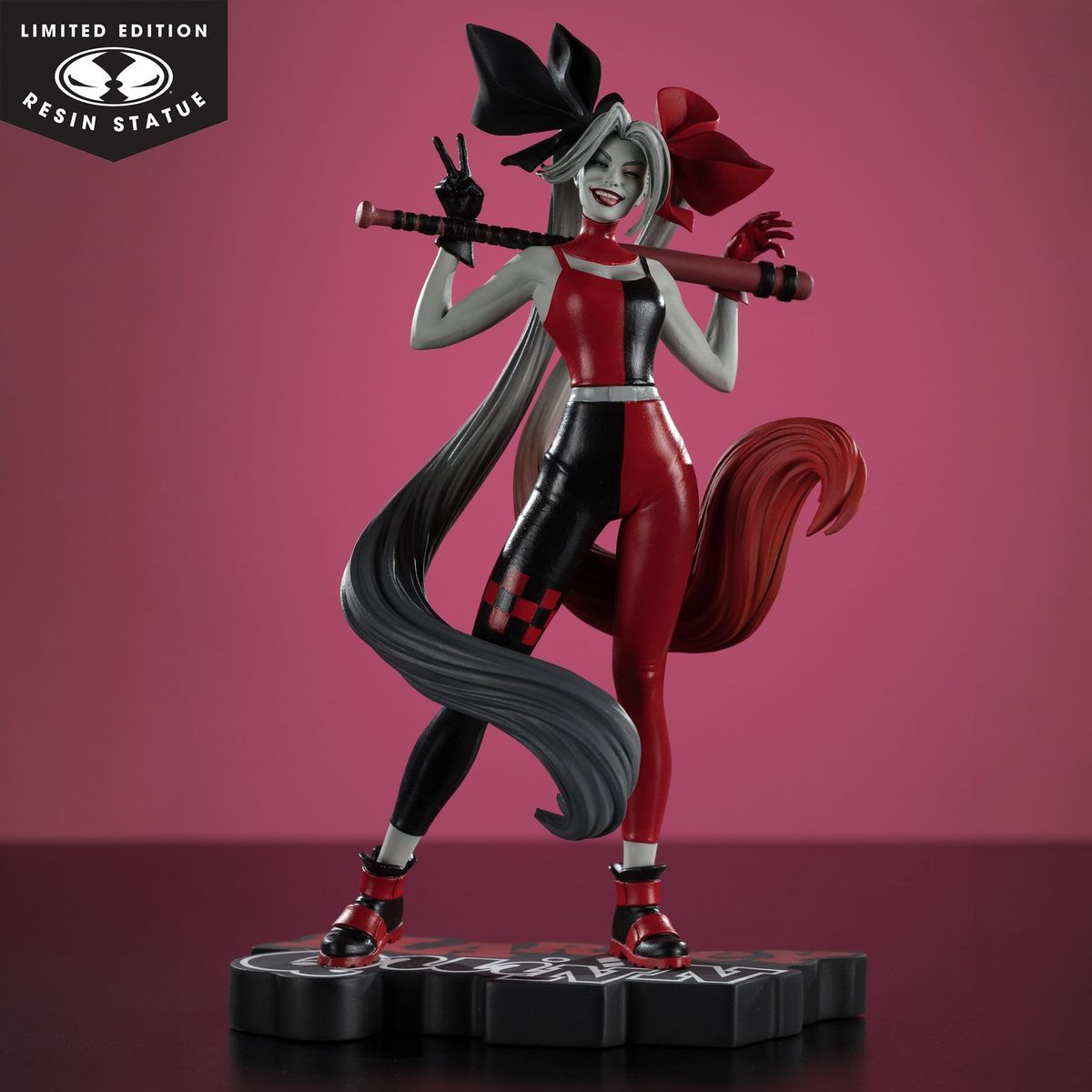 Batman - DC Direct Harley Quinn: Red, White & Black Statue 1/10 Harley Quinn by Alex Garner - Figur