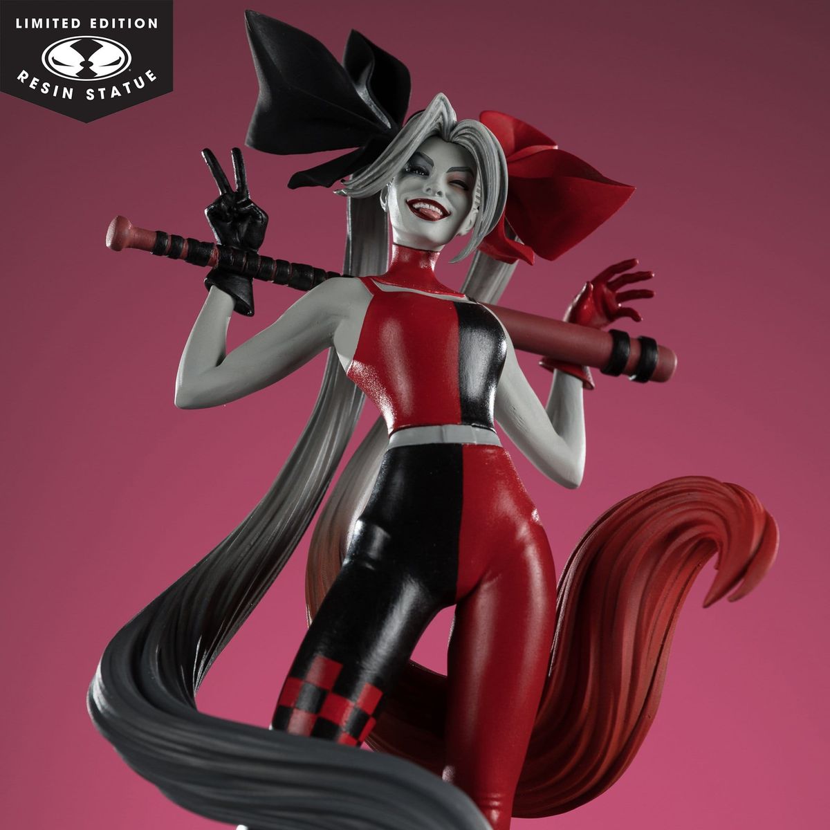 Batman - DC Direct Harley Quinn: Red, White & Black Statue 1/10 Harley Quinn by Alex Garner - Figur
